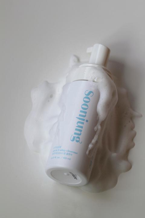 Actual product image Etude House Soonjung PH 6.5 Whip Cleanser (Facial cleansing wipes, 150 ml)