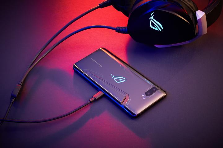 Produktbild ASUS ROG Phone II (512 GB, Black, 6.59", Dual SIM, 48 Mpx, 4G)
