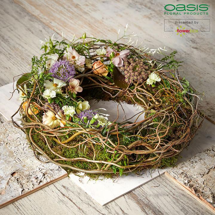 Actual product image Oasis BIOLIT Wreath