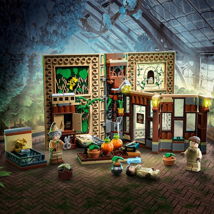 Actual product image LEGO Hogwarts Moment: Herbology Lesson (76384, LEGO Harry Potter)