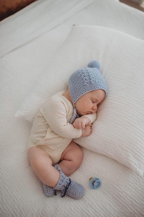 Actual product image Snuggle Hunny Merino hat & booties set