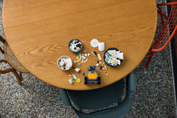 Actual product image LEGO WALL-E and EVE (43279, LEGO Disney)