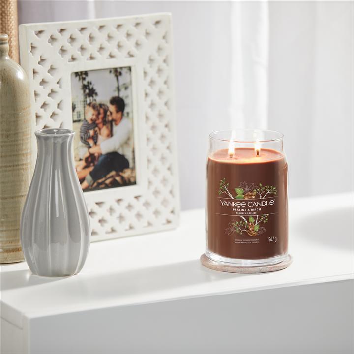 Actual product image Yankee Candle Scented Candle Praline & Birch Signature Large Jar
