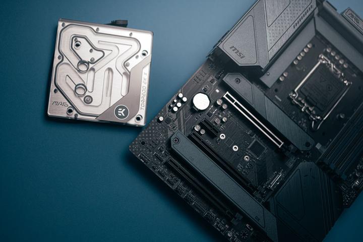 Actual product image EKWB EK-Mana LiteBlock MAG Torpedo Z690 D-RGB - acrylic