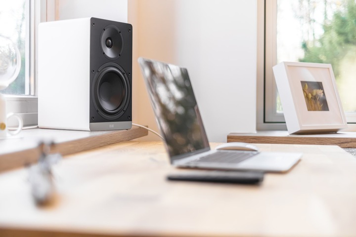 Actual product image ELAC Debut ConneX DCB61