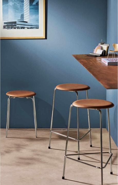 Actual product image Fritz Hansen High Dot Stool Chrome/Walnut
