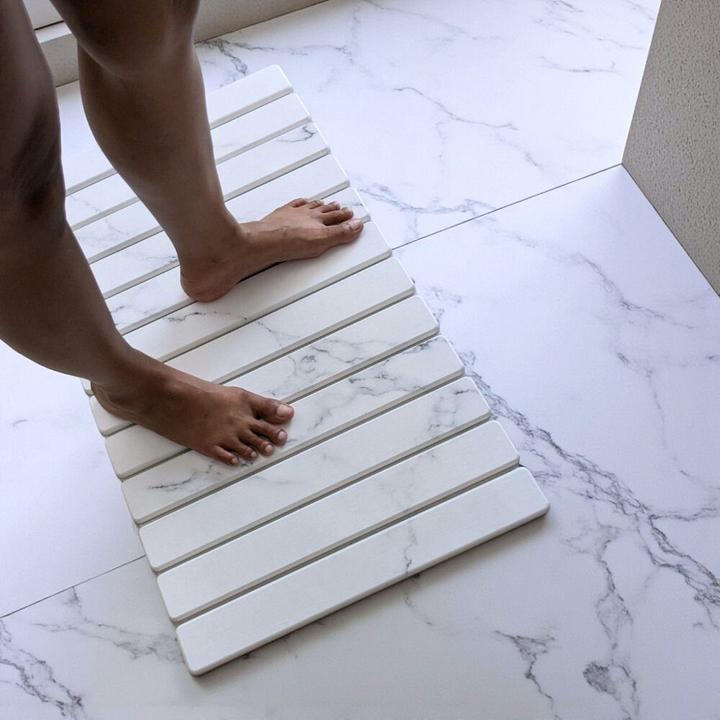 Actual product image Moonstone Badematte Melipa XL nebelgrau aus Kieselgur (76 x 43 cm)