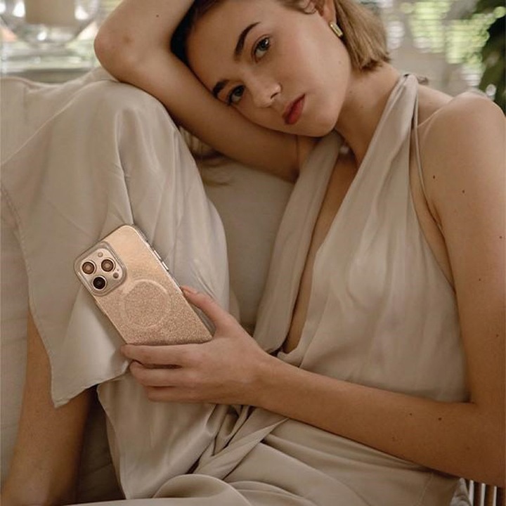 Actual product image Uniq etui Coehl Lumino iPhone 14 6.1" srebrny/sparkling silver (Apple iPhone 14)