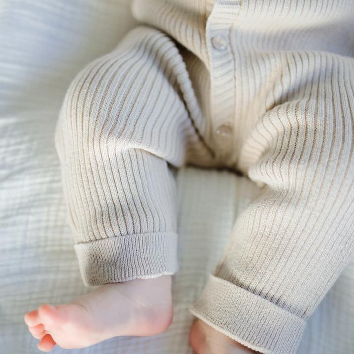 Immagine prodotto Zero.99 Set neonato 5 pezzi. - Coperta, tutina con bottoni, guantini, scarpine, cappellino, caldo beige (50, 56, 62, 68)