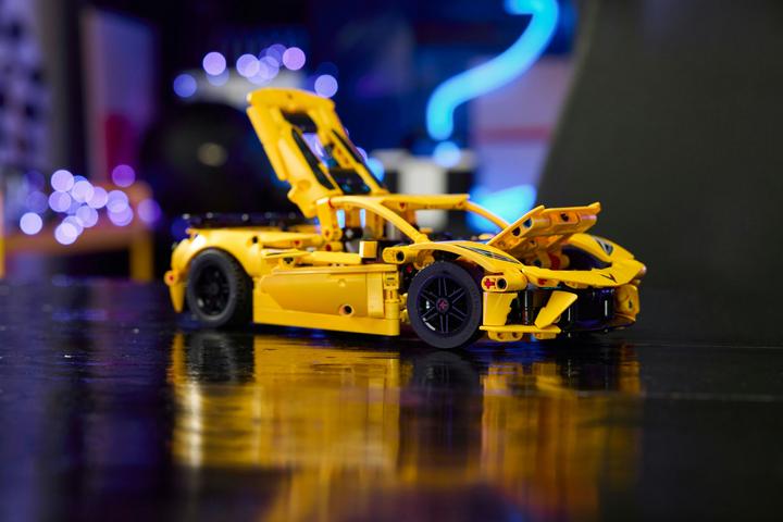 Actual product image LEGO Chevrolet Corvette Stingray (42205, LEGO Technic)