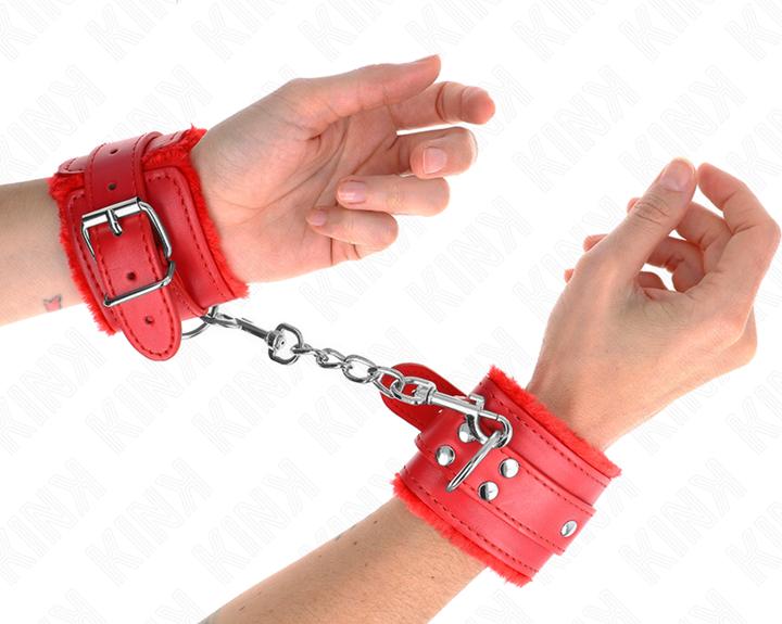 Image du produit Kink Menottes en fourrure rouge avec poignée rouge réglables 17-29 CM X 6 CM
