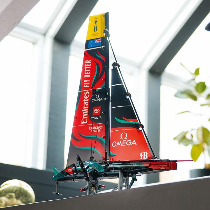 Immagine prodotto LEGO Lo yacht da regata AC75 di Emirates Team New Zealand (42174, LEGO Technic)