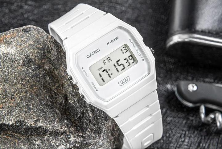 Actual product image Casio Vintage - F-91WB-7AEF (Digital watch, 35 mm)