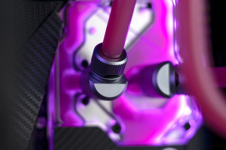 Produktbild EKWB EK-Quantum Torque Winkel 45 Grad G1/4 Zoll AG auf G1/4 Zoll IG - drehbar, Satin Tita