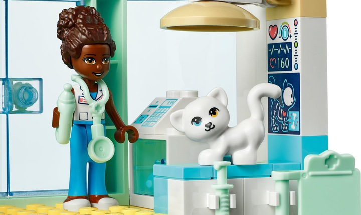 Actual product image LEGO Veterinary clinic (41695, LEGO Friends)