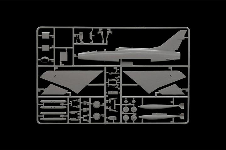 Produktbild Italeri F-100F SUPER SABRE