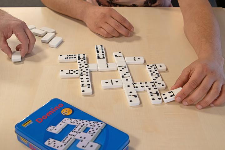 Produktbild Idena Domino Double Six in Tin Box (Deutsch)