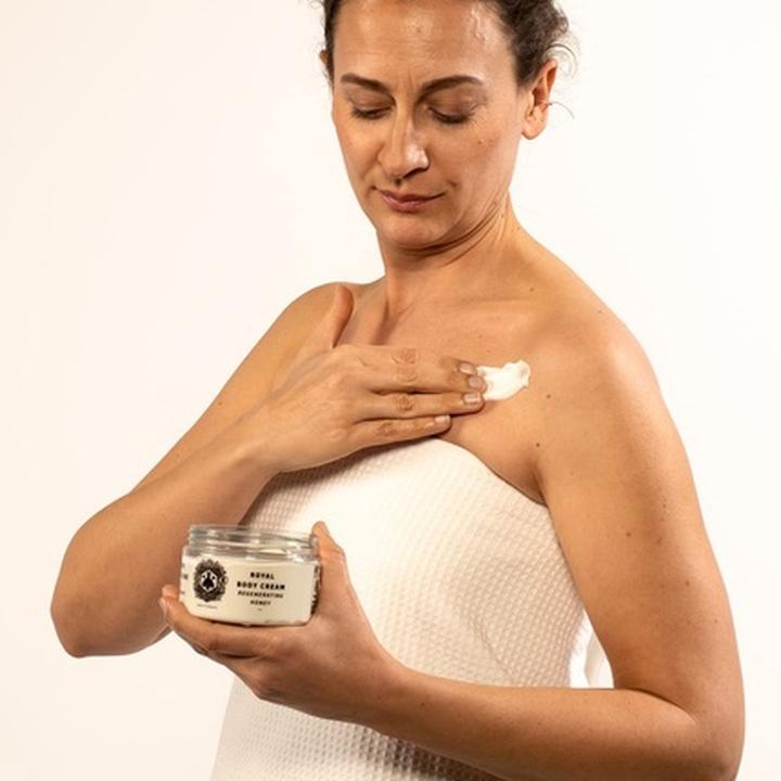 Produktbild Panier des Sens Regenerating Honey Royal Body Cream Ultra Nourishing - 250ml (Körpercreme, 250 ml)