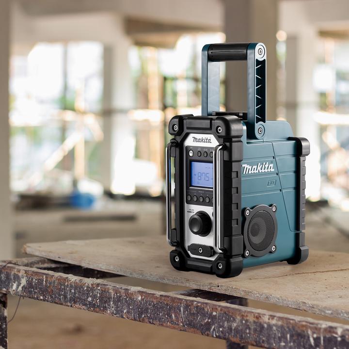 Actual product image Makita DMR116 (AM, FM)