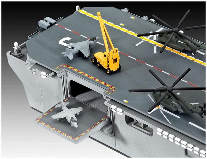 Actual product image Revell Assault Carrier USS WASP CLASS