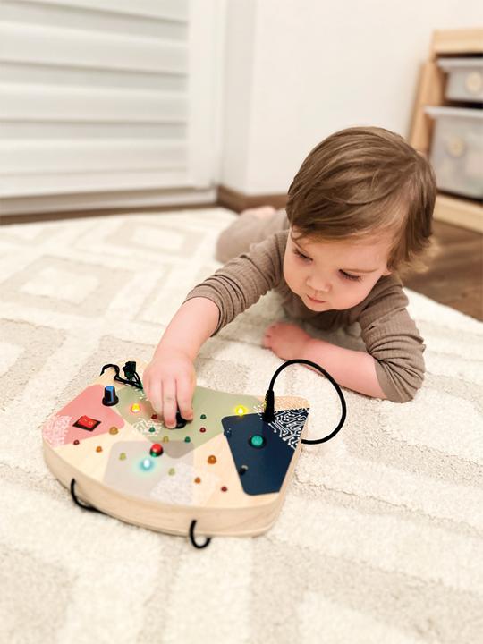Actual product image small foot Motorikbrett LED Licht und Schalter