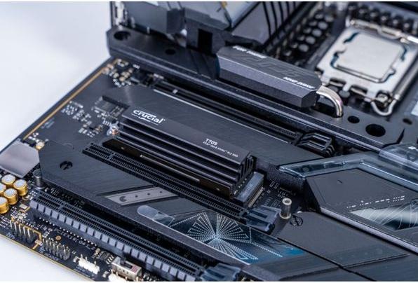 Image du produit Crucial T705 avec dissipateur thermique (2000 Go, M.2 2280)