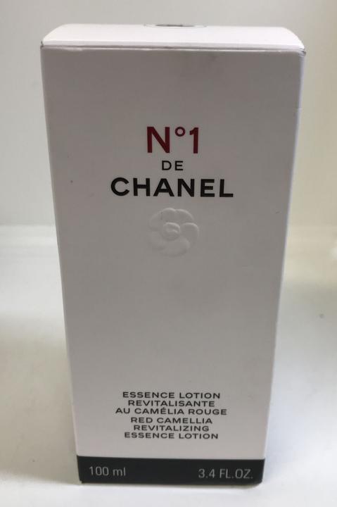 Image du produit Chanel Revitalizing Essence Lotion Plumps (Lait pour le corps, 100 ml)