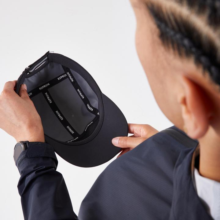 Actual product image Kiprun Running cap peaked cap 5 panel rain water-repellent - black