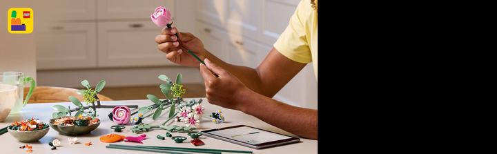 Produktbild LEGO Schöner Rosafarbener Blumenstrauss (10342, LEGO Icons, LEGO Botanical)