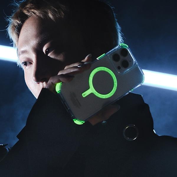 Image du produit Skinarma case Saido iPhone 16 Plus 6.7" Magnetic Charging green (niteglow) (Apple iPhone 16 Plus)