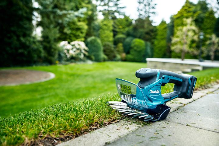 Actual product image Makita UM600DZ