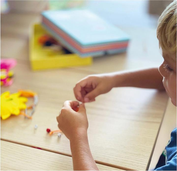 Actual product image Artista Sewing kit pendant