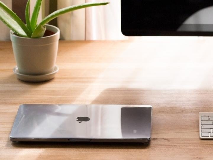 Produktbild Artwizz Clear Clip (15", Apple)