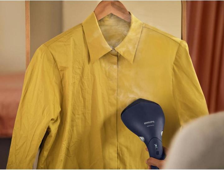 Actual product image Philips 7000 series STH7020/20 iron Steam iron Black (1500 W, 28 g/min)