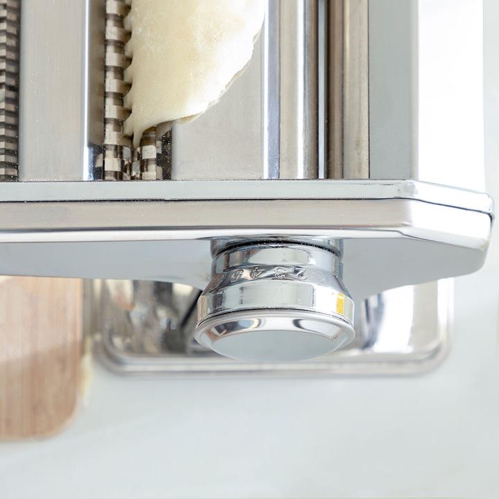 Actual product image InnovaGoods Metal pasta machine - 3 cutting rollers