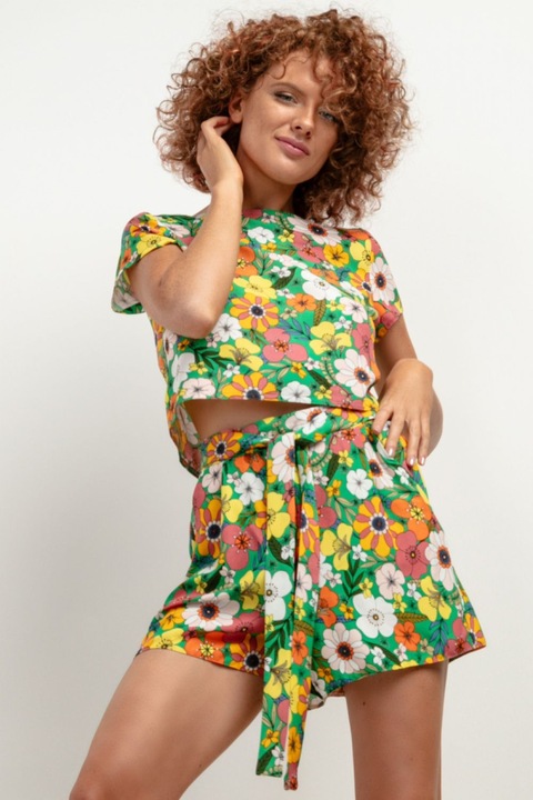 Tessita Bluse model (XL)