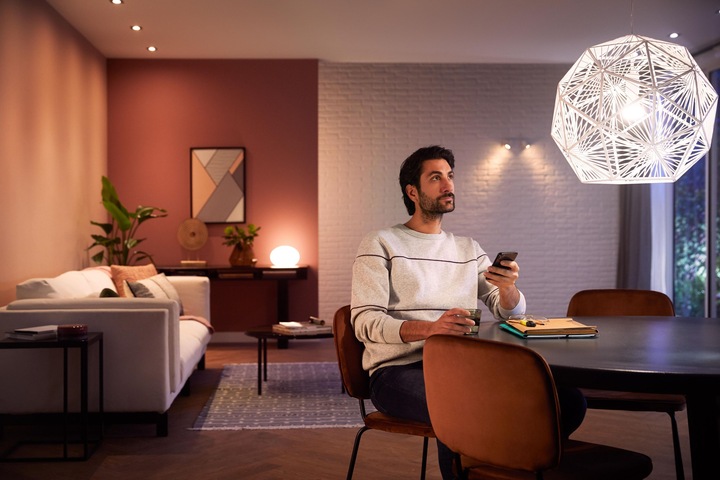 Produktbild Philips Hue Argenta Basis BT (350 lm, GU10)