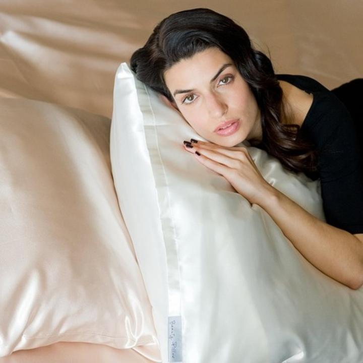 Actual product image Beauty Pillow Champagne - 60X70 (Body lotion)