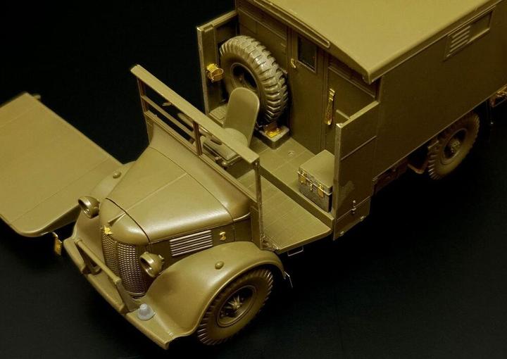 Actual product image Hauler British 2-Ton 4x2 Ambulance (Austin K2) for Tamiya