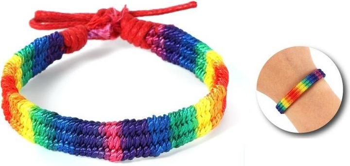 Geflochtenes Armband mit Regenbogenflagge