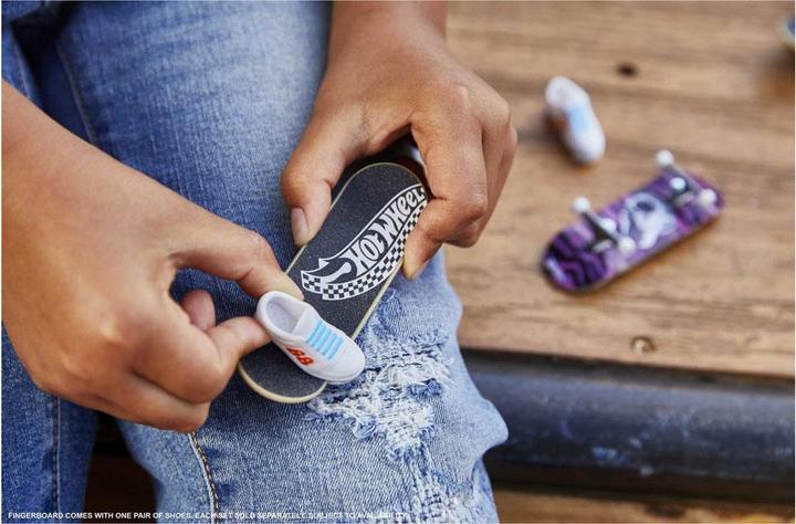 Actual product image Hot Wheels Skate Bundle Of Tony Hawk-themed Fingerboards And Shoes