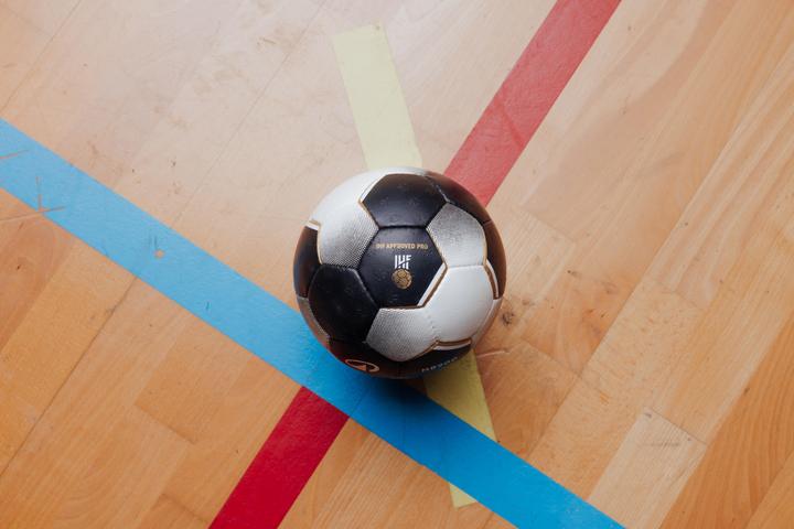 Produktbild Kipsta Handball Grösse 3 - H900 weiss/schwarz (3)