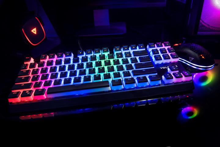 Produktbild Modecom VOLCANO LANPARTY RGB PUDDING EDITION Schwarze Gaming-Tastatur (BLAUER SCHALTER) US (US, Kabelgebunden)