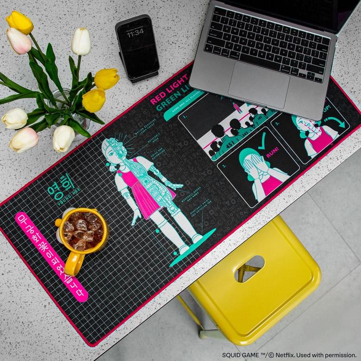 Actual product image Cinereplicas Squid Game desk pad Young-Hee Blue Print (XL)