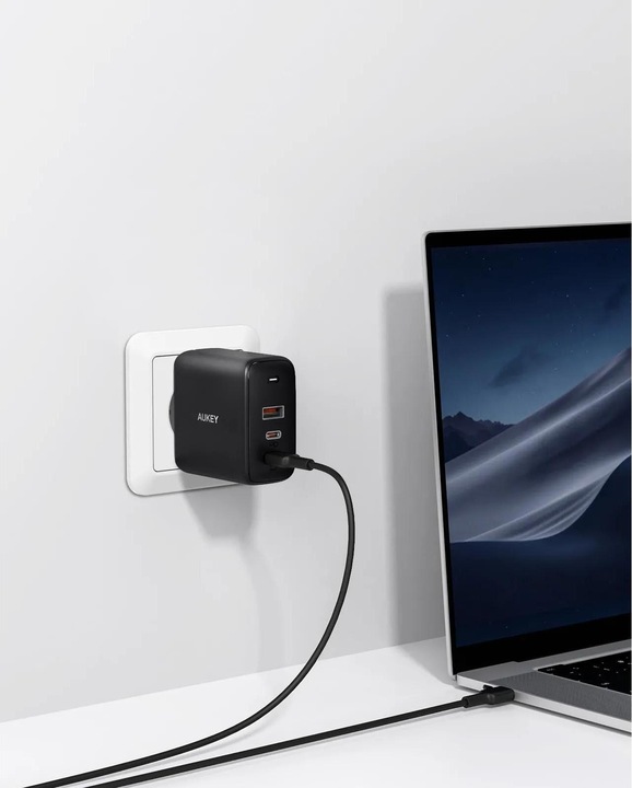 Actual product image Aukey Omnia PA-B6S + USB C cable (90 W)