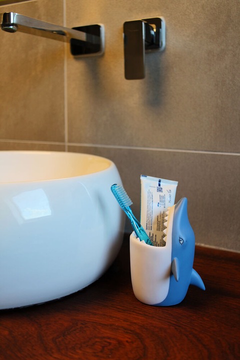 Actual product image TOP Toothbrush mug (11 x 10 x 14 cm)