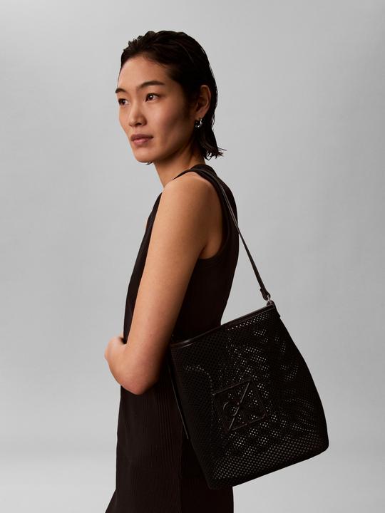 Immagine prodotto Calvin Klein Mesh Emblem Logo Bucket Bag with Pouch