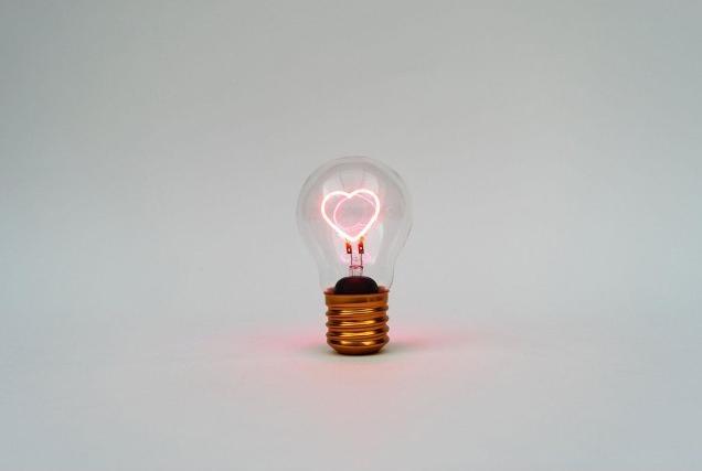 Actual product image Suck UK Light bulb heart
