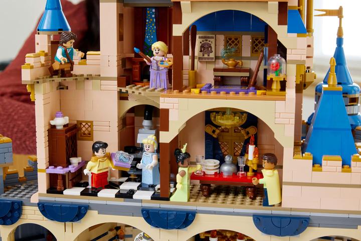 Actual product image LEGO Disney 43222 - Disney Kasteel (43222, LEGO Disney, LEGO Rare Sets)