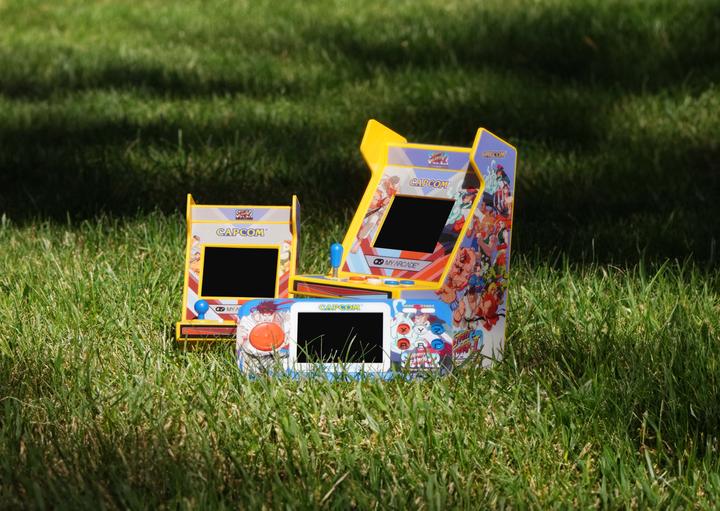 Actual product image Sombo Retro Pocket Player Street Fighter II